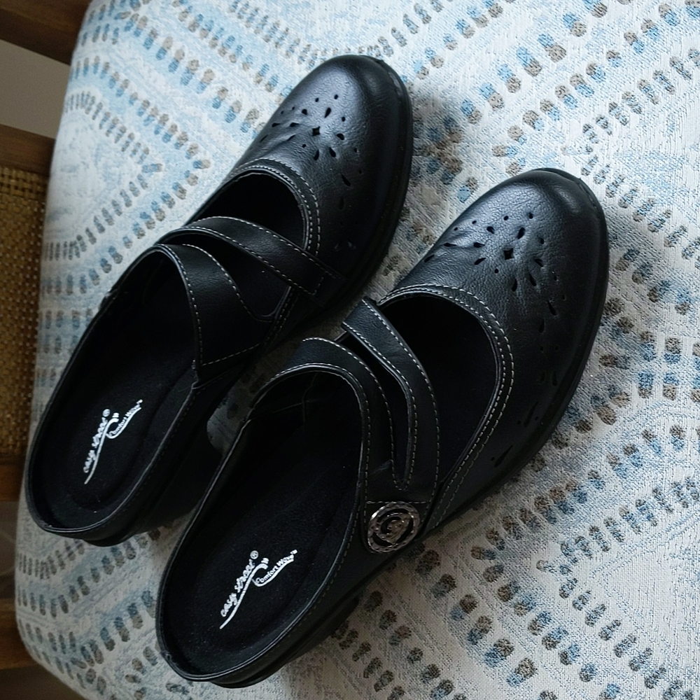 Easy Street Comfort Wave Columbus Perforated Cut Out Shoes 8M Black